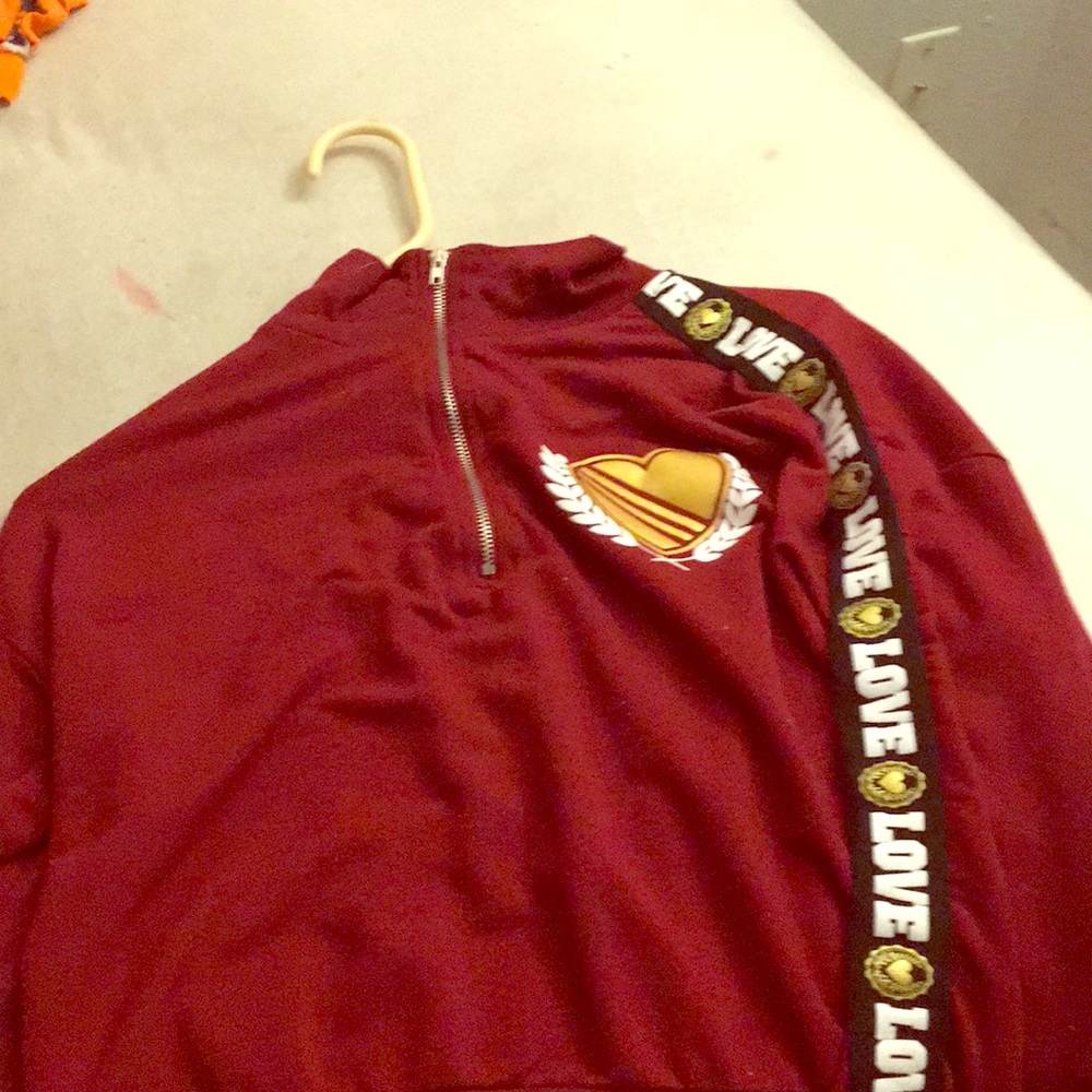 A mahogany zip down top